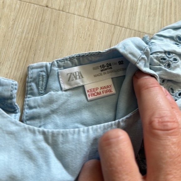 Zara flutter eyelet dress size 18-24m - Picture 2 of 5